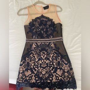 Dress forum navy and beige cocktail dress. Size S.